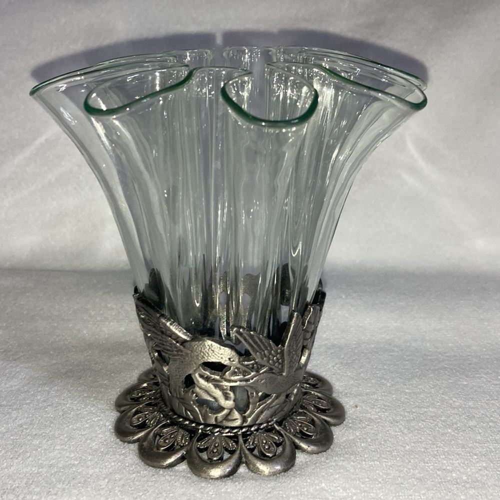 VINTAGE GREEN TINTED GLASS RUFFLED HANDKERCHIEF VASE WITH HUMMINGBIRD BASE